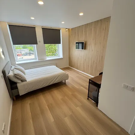 6 New Airport Apartman *